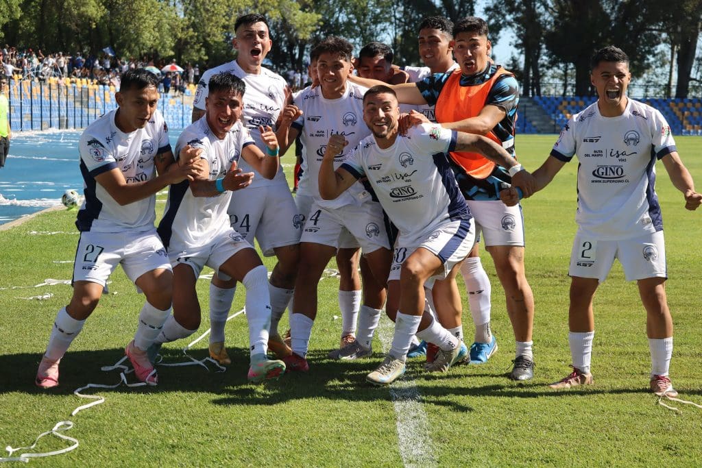 Colchagua celebra un gol en la final del reducido | Teresa Ramírez (enAscenso)